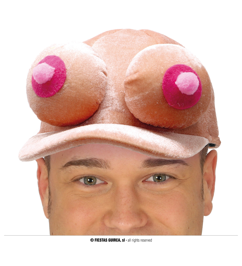 Kšiltovka s prsy