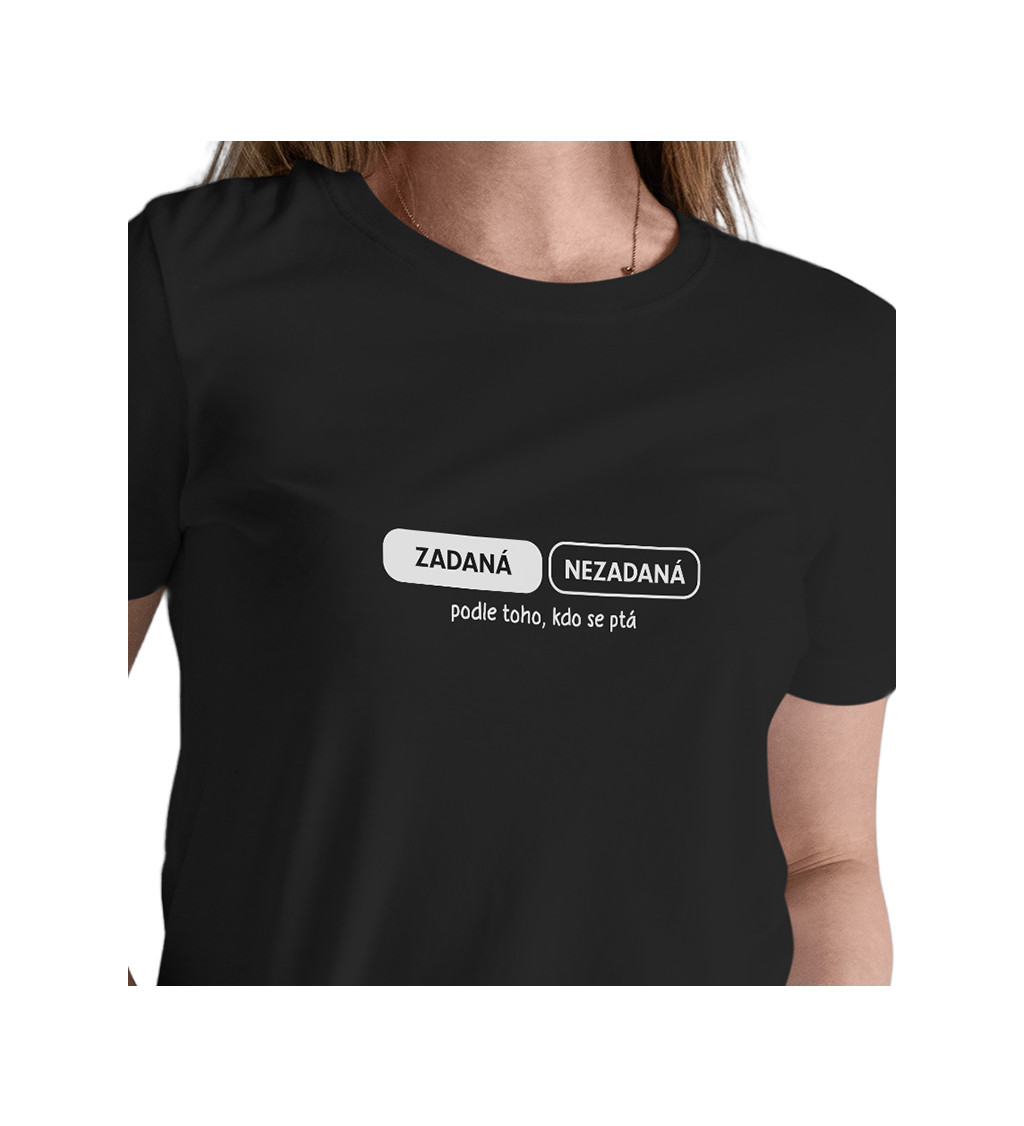 Černé dámské tričko – Zadaná, nezadaná. Podle toho, kdo se ptá