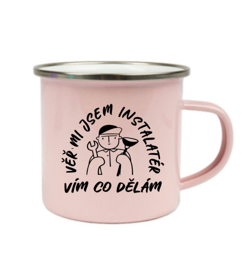 Růžový plecháček – Věř mi, jsem instalatér, vím co dělám
