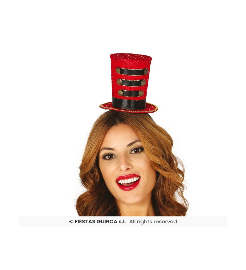 Čelenka s červeným kloboučkem