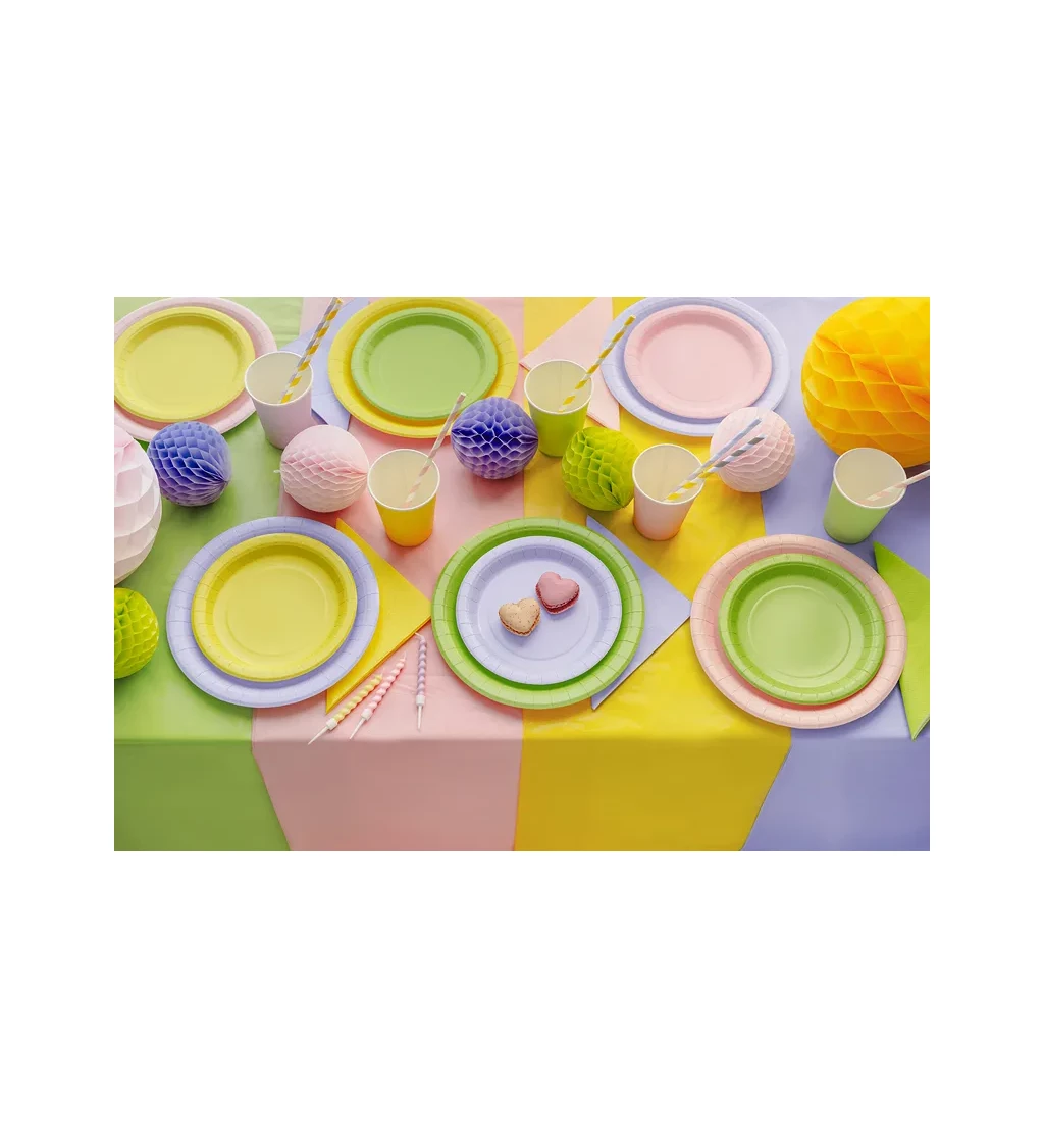 Světle zelené párty talířky