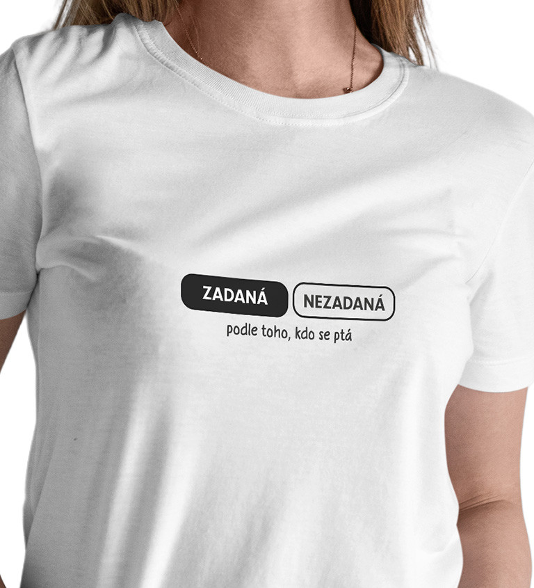 Bílé dámské tričko – Zadaná, nezadaná. Podle toho, kdo se ptá